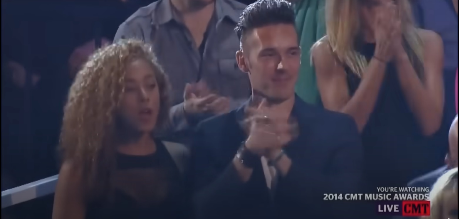 Tap/click to pay song.